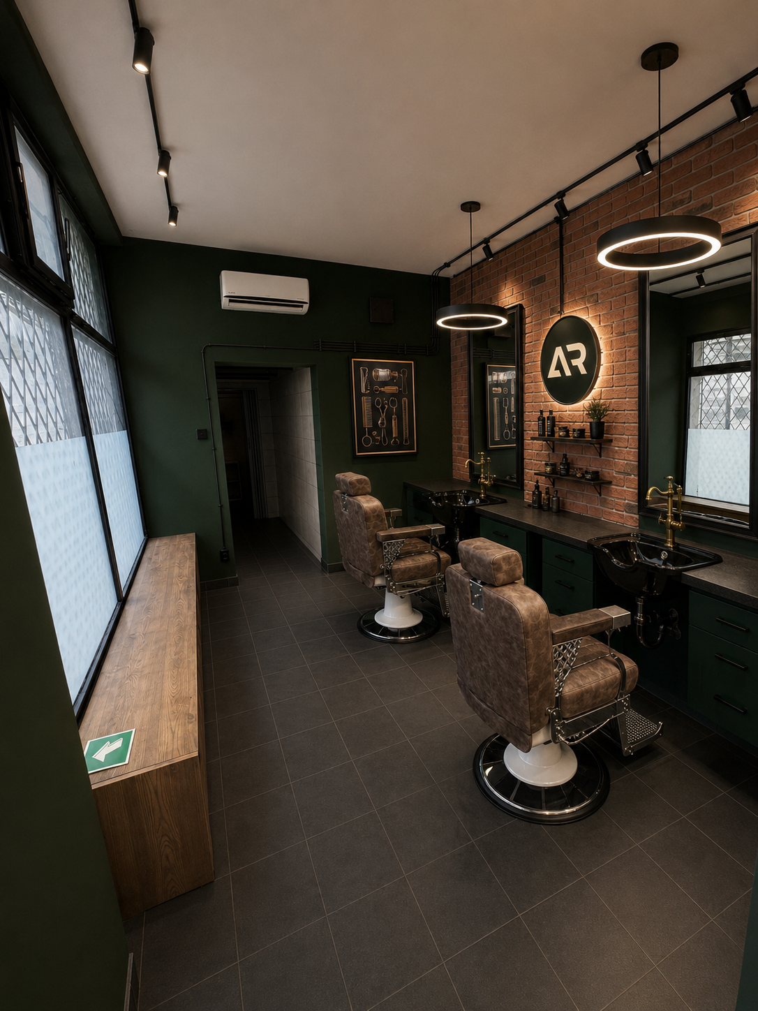 Stanowiska barberskie ANN.REAL z istniejącymi brązowymi fotelami